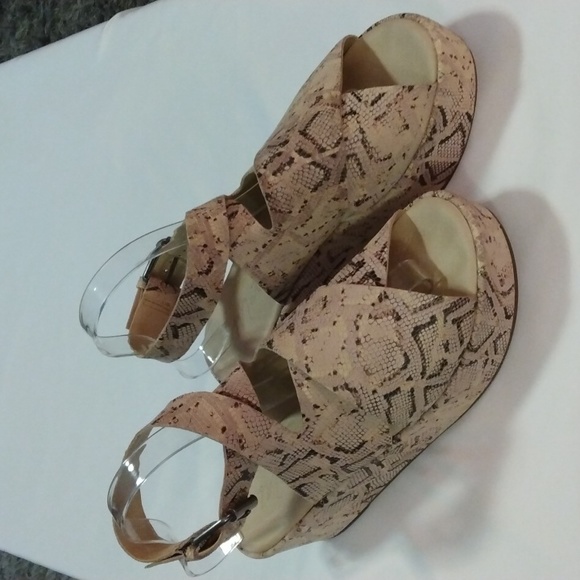Matisse Shoes - 🌞🌞Matisse Runaway, size 9M leather snake print platform 2.5"  heel sandals EUC